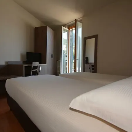 Hotel Flora**