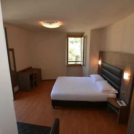 Flora** Hotel 2*